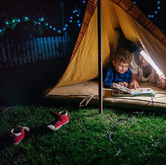 Camping dans la cour.
